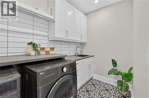 1047 Meredith Avenue Mississauga ON L5E 2C6