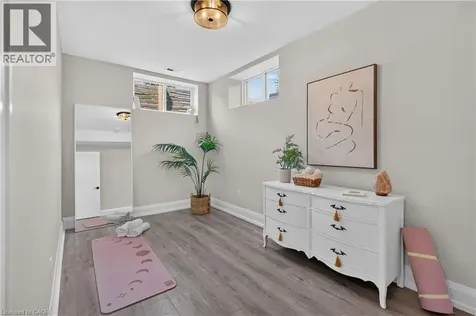1047 Meredith Avenue Mississauga ON L5E 2C6
