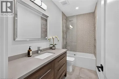 1047 Meredith Avenue Mississauga ON L5E 2C6