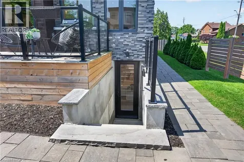 1047 Meredith Avenue Mississauga ON L5E 2C6