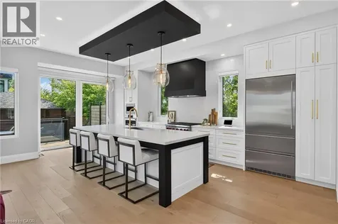 1047 Meredith Avenue Mississauga ON L5E 2C6