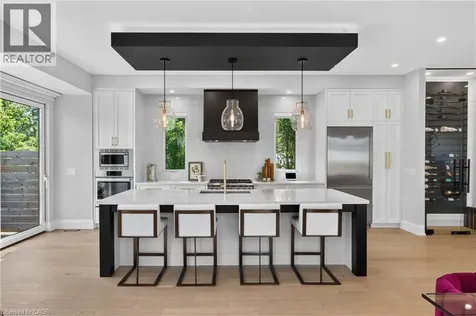 1047 Meredith Avenue Mississauga ON L5E 2C6