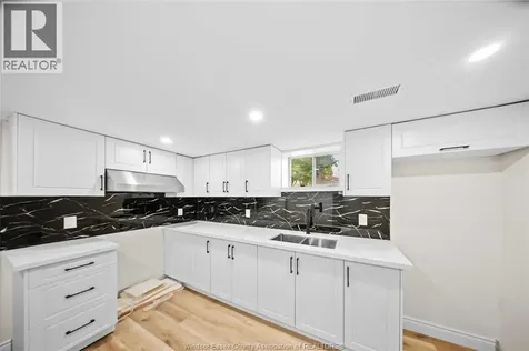 1465 Campbell Avenue Windsor ON N9B 2K1