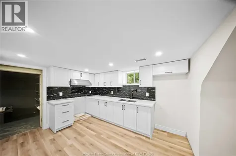 1465 Campbell Avenue Windsor ON N9B 2K1