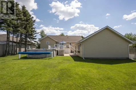 185 Ridgecrest Road Thunder Bay ON P7B 7A1