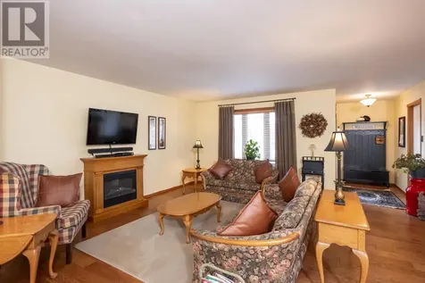 185 Ridgecrest Road Thunder Bay ON P7B 7A1