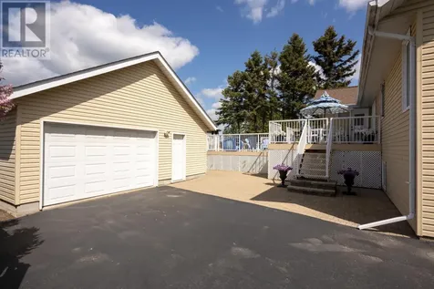 185 Ridgecrest Road Thunder Bay ON P7B 7A1