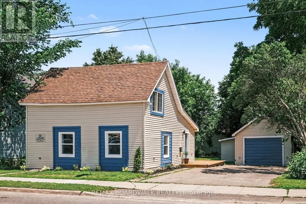 11 Abbott Street South Smiths Falls ON K7A 4S1