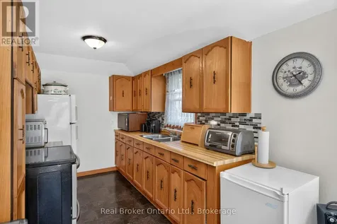 81 Andrew Drive Tiny ON L9M 0B4