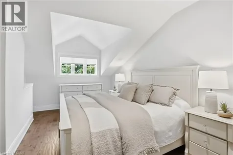 270 Poplar Drive Burlington ON L7L 2N4