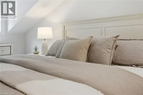 270 Poplar Drive Burlington ON L7L 2N4