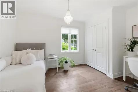 270 Poplar Drive Burlington ON L7L 2N4