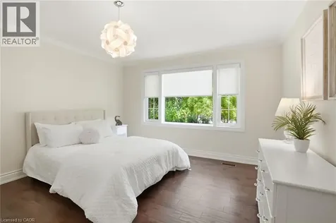 270 Poplar Drive Burlington ON L7L 2N4