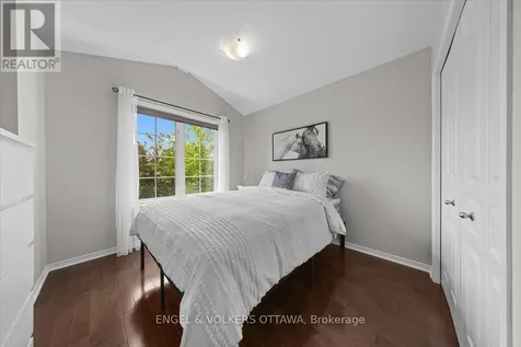 220 Harthill Way Ottawa ON K2J 0P2