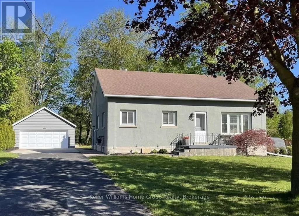 28 Peel Street West Mapleton ON N0B 1A0