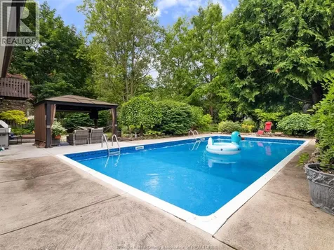 7045 Matchette Road Lasalle ON N9J 2S1