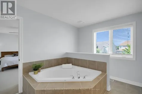 104 Gracewood Crescent Ottawa ON K1T 0J5