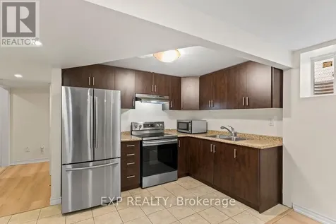 225 Ellis Crescent Milton (de Dempsey) ON L9T 6B5