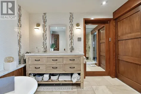 40 Boteler Street Ottawa ON K1N 9C8
