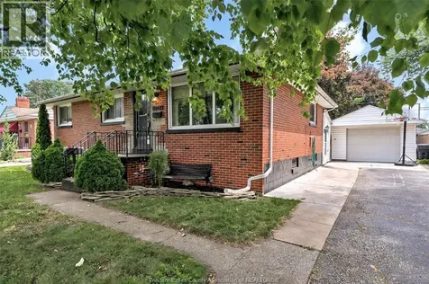 3668 Mckay Windsor ON N9E 2S2
