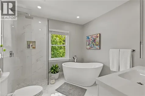 88 Rothsay Avenue Hamilton ON L8M 3G1