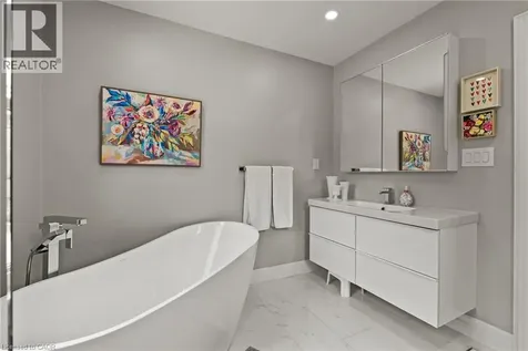 88 Rothsay Avenue Hamilton ON L8M 3G1