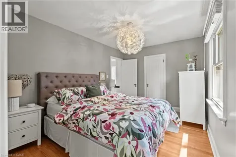 88 Rothsay Avenue Hamilton ON L8M 3G1