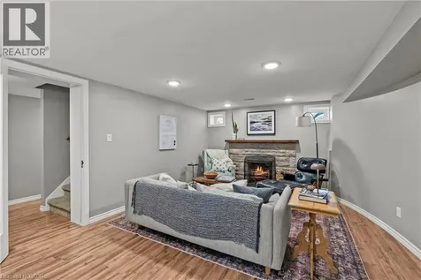 88 Rothsay Avenue Hamilton ON L8M 3G1