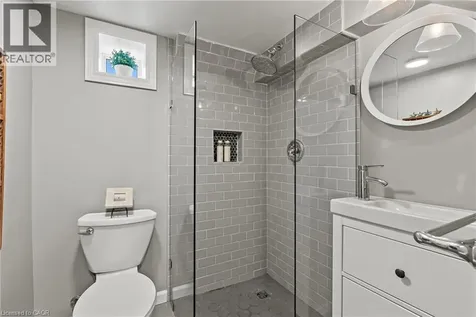 88 Rothsay Avenue Hamilton ON L8M 3G1