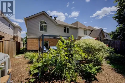 439 Woodrow Drive Waterloo ON N2T 2V6