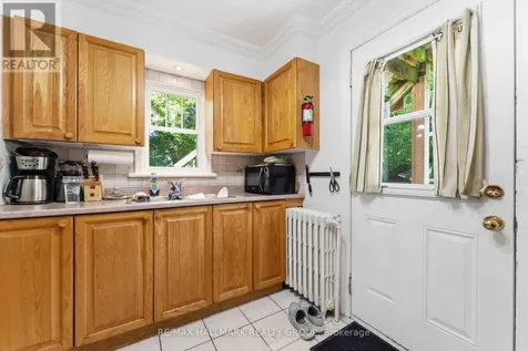 1079 North River Road Ottawa ON K1K 3V9