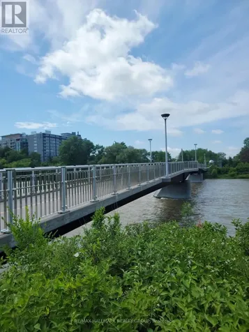 1079 North River Road Ottawa ON K1K 3V9