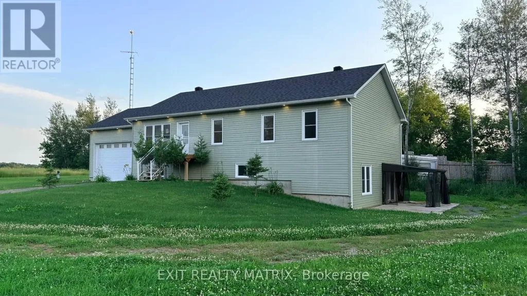 21992 Beauchamp Drive South Glengarry ON K0C 1Z0