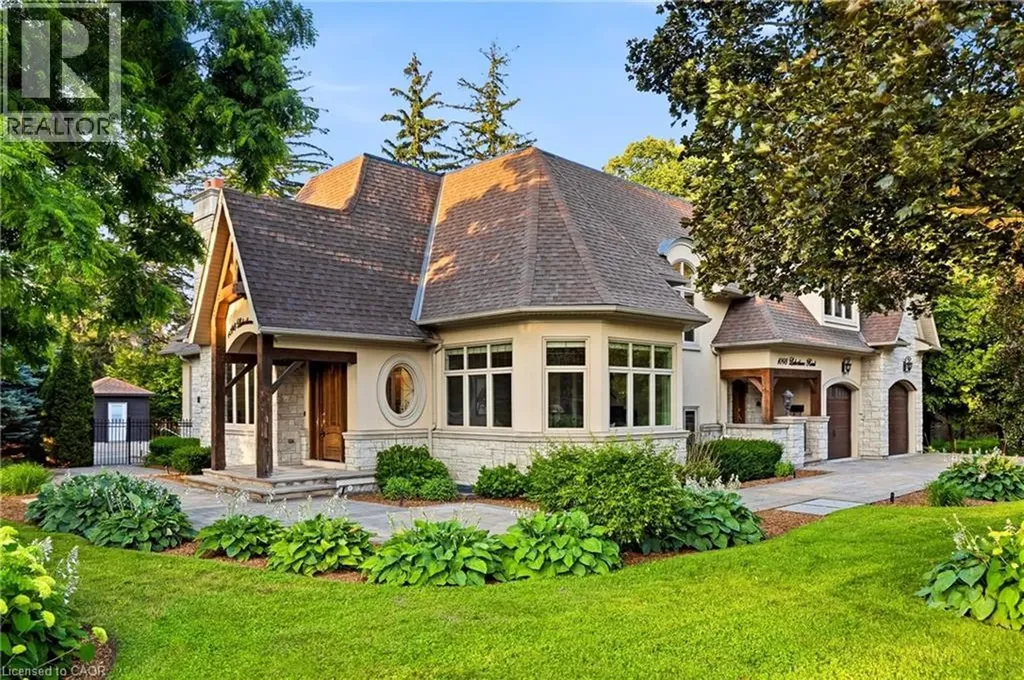 1098 Lakeshore Road West Oakville ON L6L 1E9