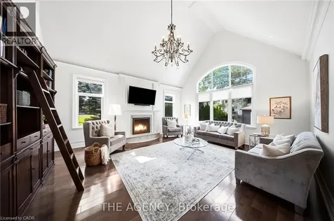 1098 Lakeshore Road West Oakville ON L6L 1E9
