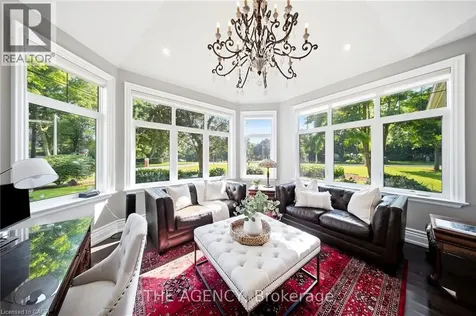 1098 Lakeshore Road West Oakville ON L6L 1E9