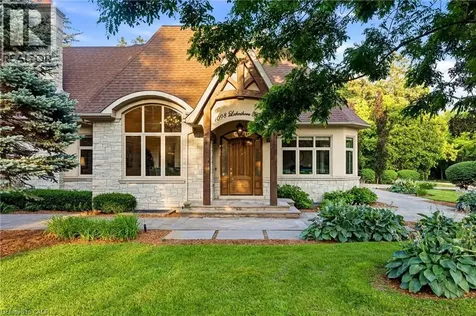 1098 Lakeshore Road West Oakville ON L6L 1E9