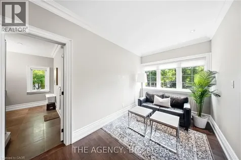 1098 Lakeshore Road West Oakville ON L6L 1E9