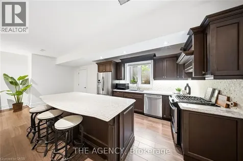 1098 Lakeshore Road West Oakville ON L6L 1E9