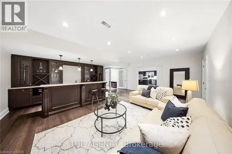 1098 Lakeshore Road West Oakville ON L6L 1E9