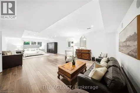 1098 Lakeshore Road West Oakville ON L6L 1E9