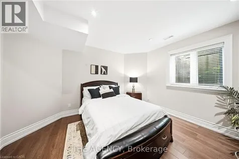 1098 Lakeshore Road West Oakville ON L6L 1E9