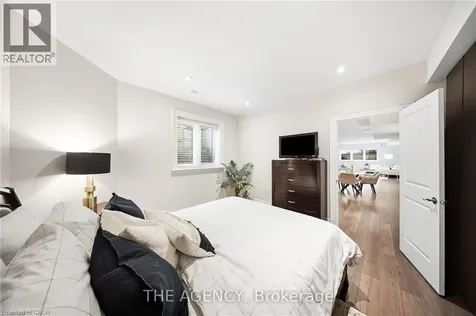 1098 Lakeshore Road West Oakville ON L6L 1E9