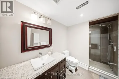 1098 Lakeshore Road West Oakville ON L6L 1E9