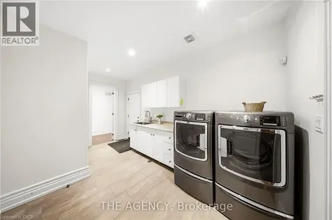 1098 Lakeshore Road West Oakville ON L6L 1E9