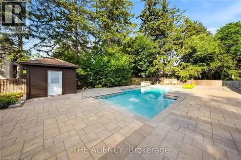1098 Lakeshore Road West Oakville ON L6L 1E9
