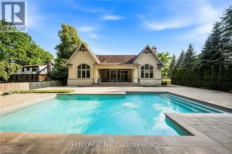 1098 Lakeshore Road West Oakville ON L6L 1E9
