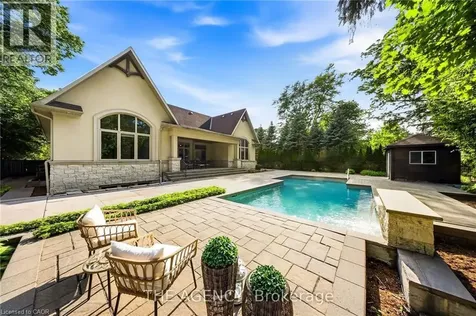 1098 Lakeshore Road West Oakville ON L6L 1E9