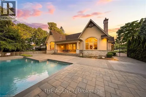1098 Lakeshore Road West Oakville ON L6L 1E9