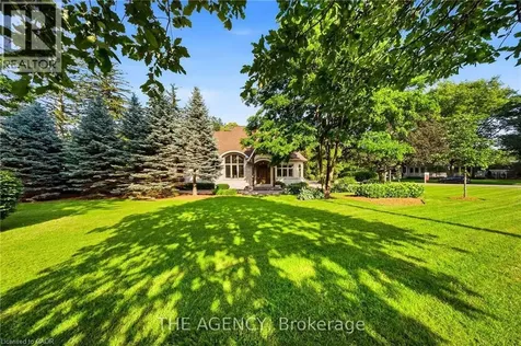 1098 Lakeshore Road West Oakville ON L6L 1E9